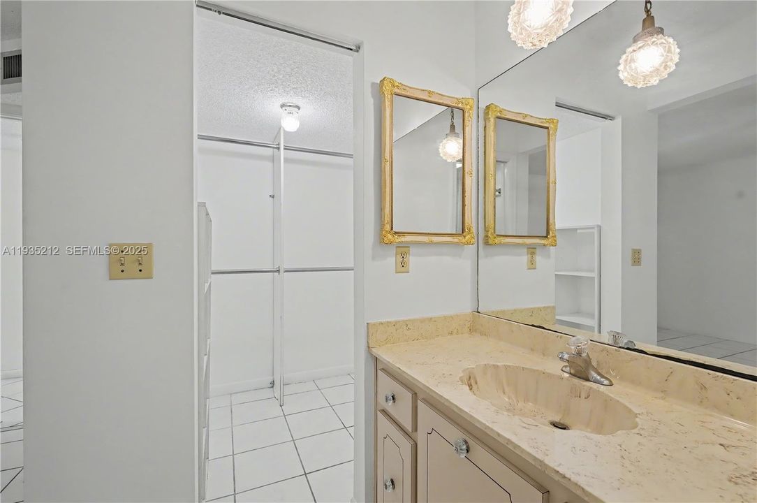 En Renta: $1,795 (2 camas, 2 baños, 904 Pies cuadrados)