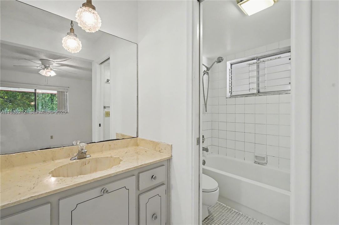 En Renta: $1,795 (2 camas, 2 baños, 904 Pies cuadrados)