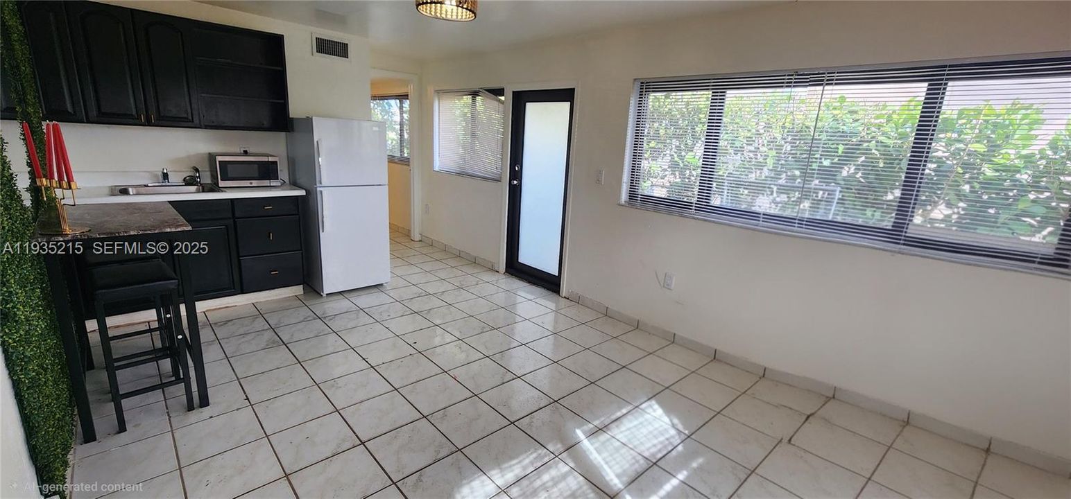 出租: $1,650 (1 贝兹, 1 浴室, 1560 平方英尺)