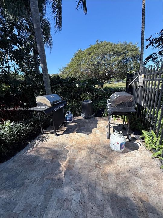 На продажу: $172,000 (2 спален, 2 ванн, 1100 Квадратных фут)