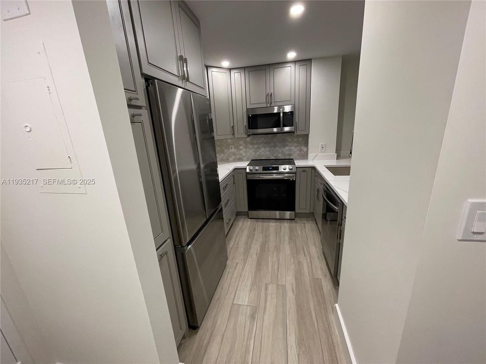 For Rent: $2,200 (2 beds, 2 baths, 1000 Square Feet)