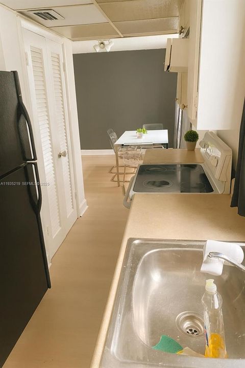 出租: $2,050 (1 贝兹, 1 浴室, 694 平方英尺)