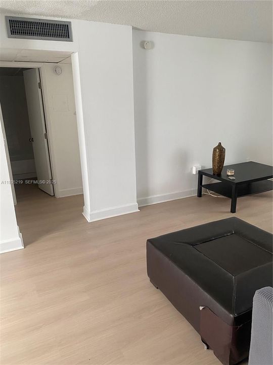 出租: $2,050 (1 贝兹, 1 浴室, 694 平方英尺)