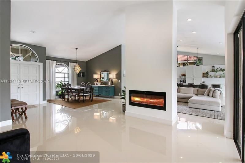 待售: $800,000 (5 贝兹, 3 浴室, 2610 平方英尺)