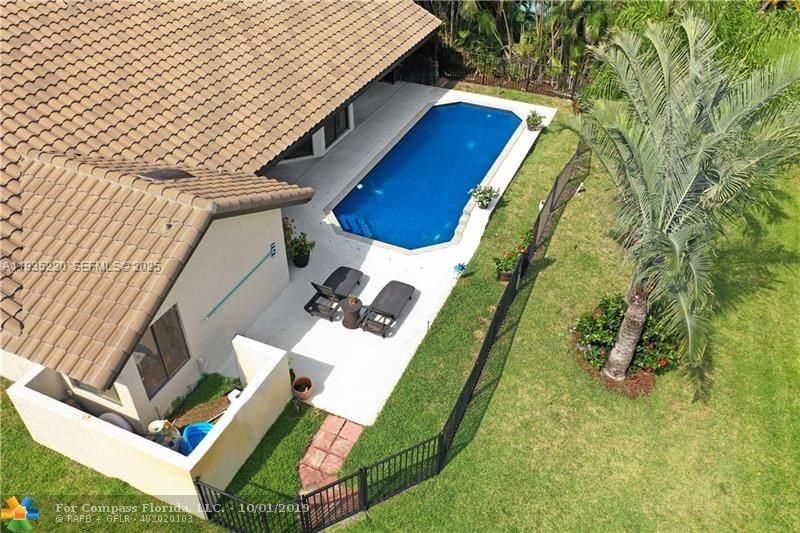 待售: $800,000 (5 贝兹, 3 浴室, 2610 平方英尺)