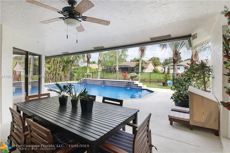 待售: $800,000 (5 贝兹, 3 浴室, 2610 平方英尺)