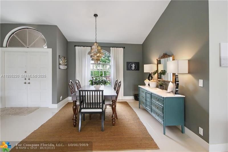 待售: $800,000 (5 贝兹, 3 浴室, 2610 平方英尺)