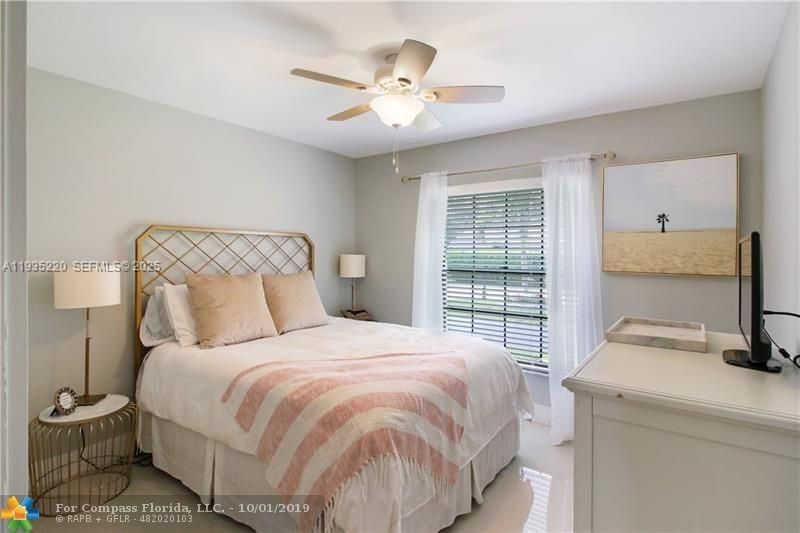 待售: $800,000 (5 贝兹, 3 浴室, 2610 平方英尺)