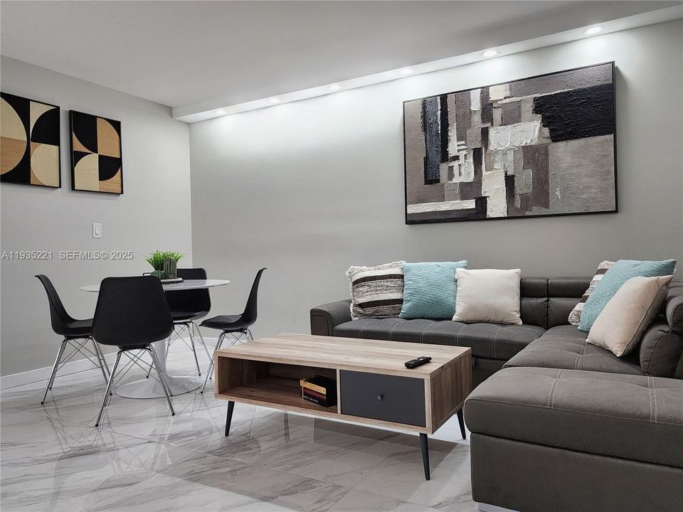 待售: $455,000 (2 贝兹, 1 浴室, 871 平方英尺)