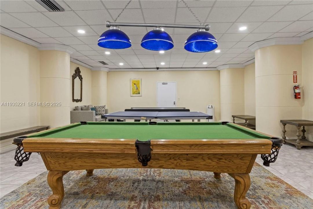 待售: $455,000 (2 贝兹, 1 浴室, 871 平方英尺)