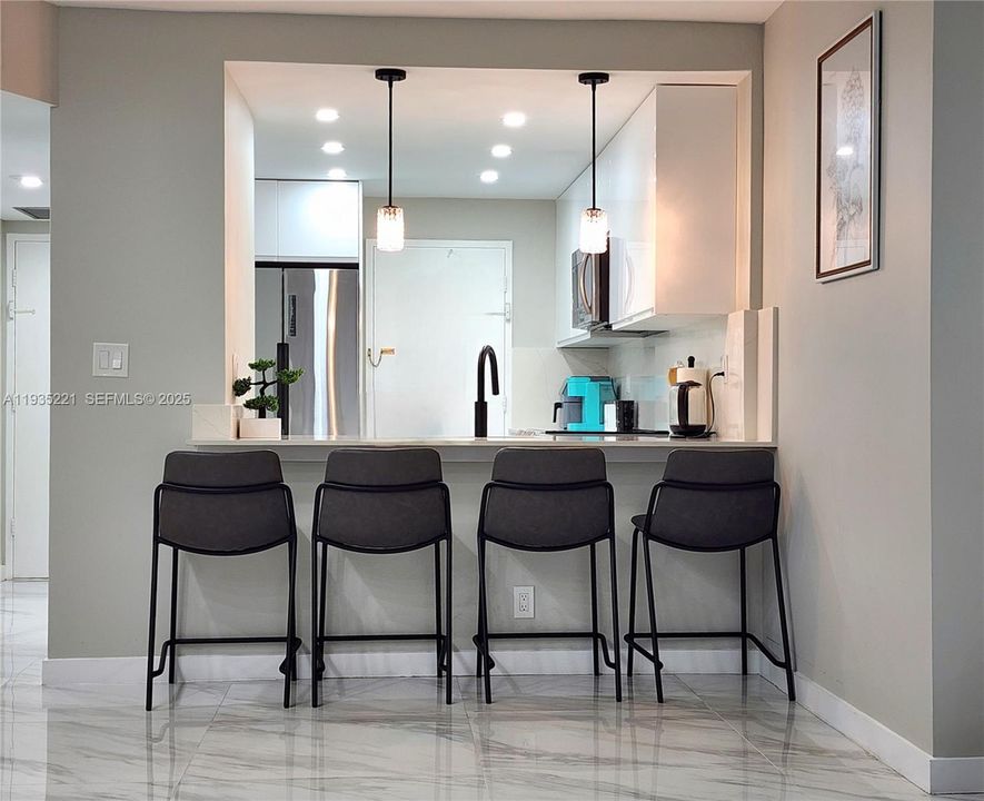 待售: $455,000 (2 贝兹, 1 浴室, 871 平方英尺)