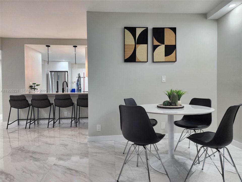 待售: $455,000 (2 贝兹, 1 浴室, 871 平方英尺)