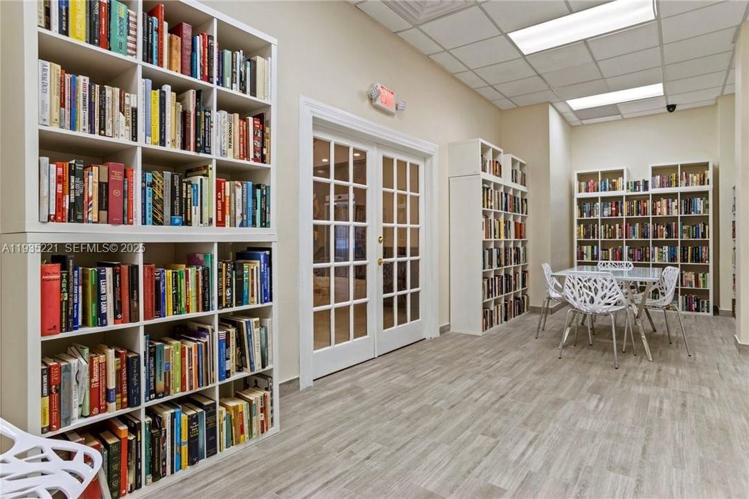 待售: $455,000 (2 贝兹, 1 浴室, 871 平方英尺)