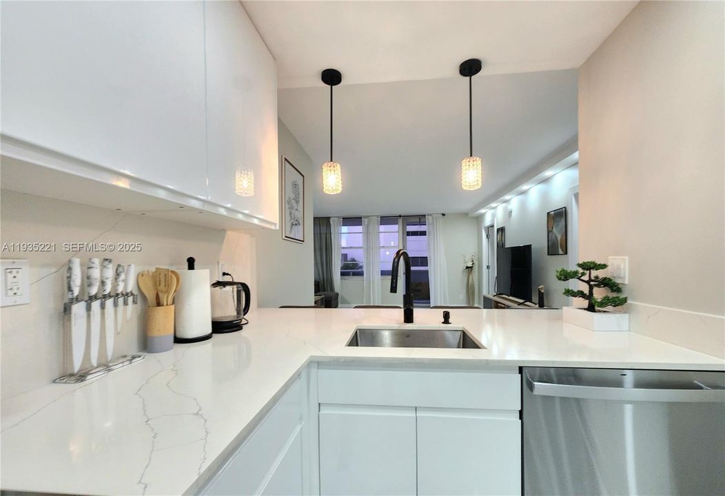 待售: $455,000 (2 贝兹, 1 浴室, 871 平方英尺)