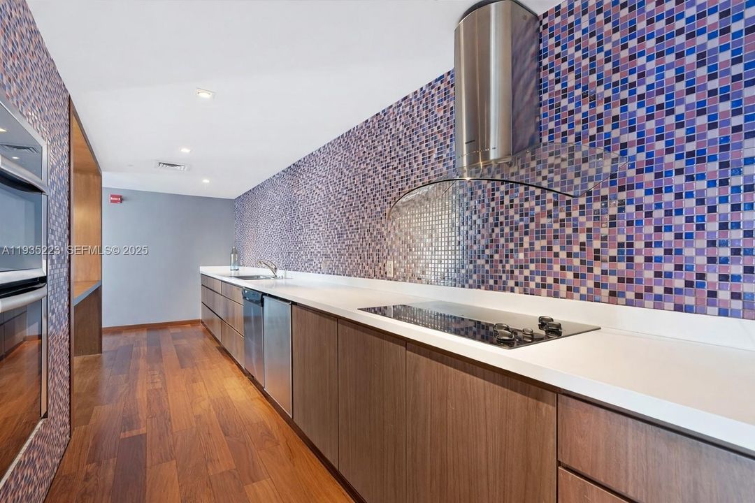 For Rent: $4,495 (2 beds, 2 baths, 1105 Square Feet)