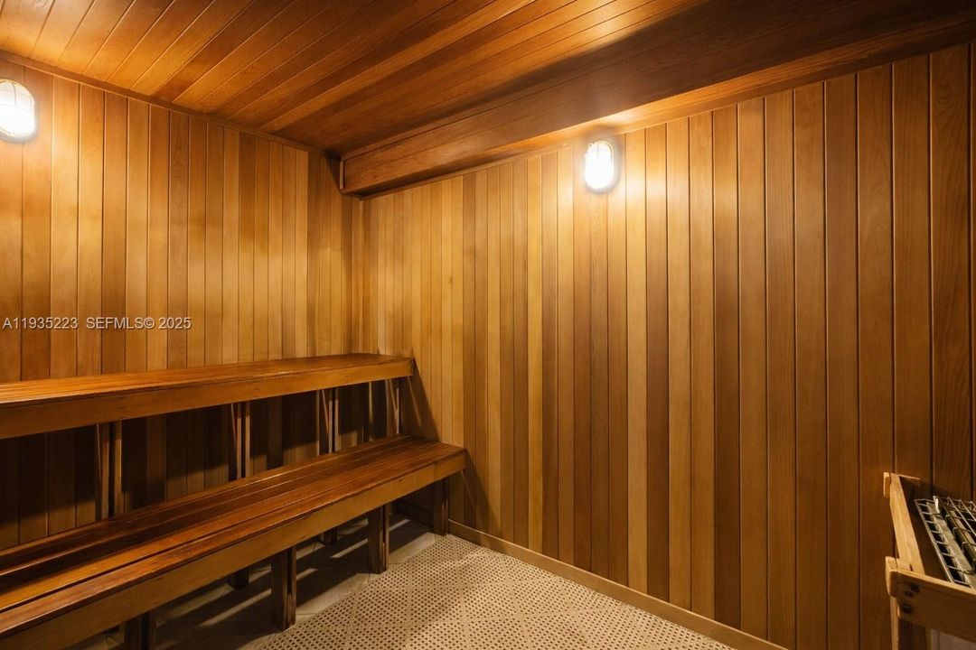 For Rent: $4,495 (2 beds, 2 baths, 1105 Square Feet)