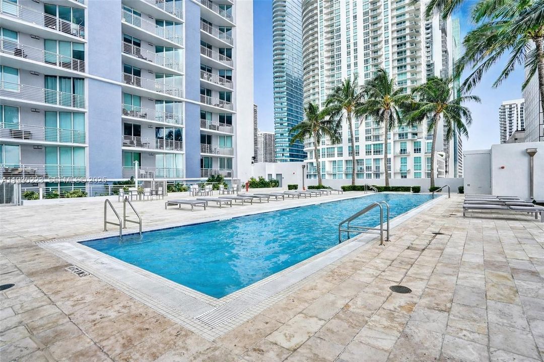 For Rent: $4,495 (2 beds, 2 baths, 1105 Square Feet)