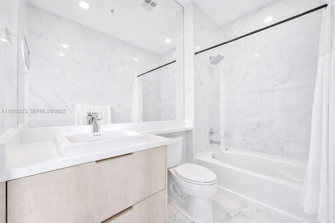 For Rent: $4,495 (2 beds, 2 baths, 1105 Square Feet)