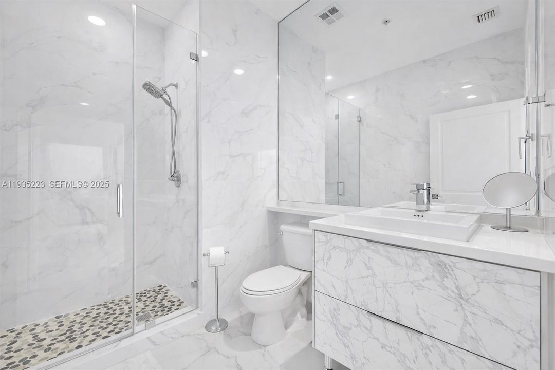 For Rent: $4,495 (2 beds, 2 baths, 1105 Square Feet)