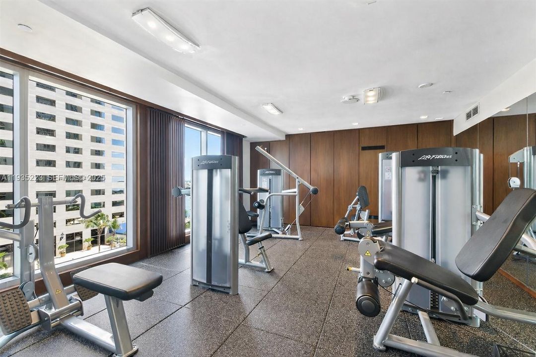 For Rent: $4,495 (2 beds, 2 baths, 1105 Square Feet)