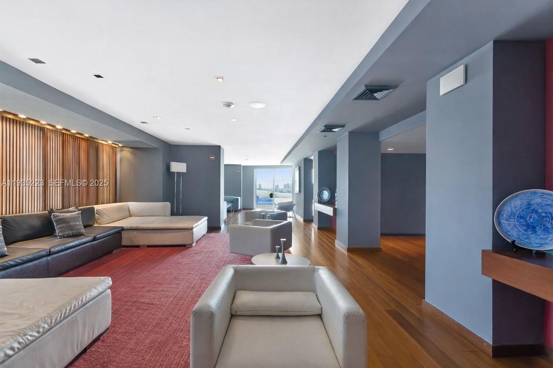 For Rent: $4,495 (2 beds, 2 baths, 1105 Square Feet)