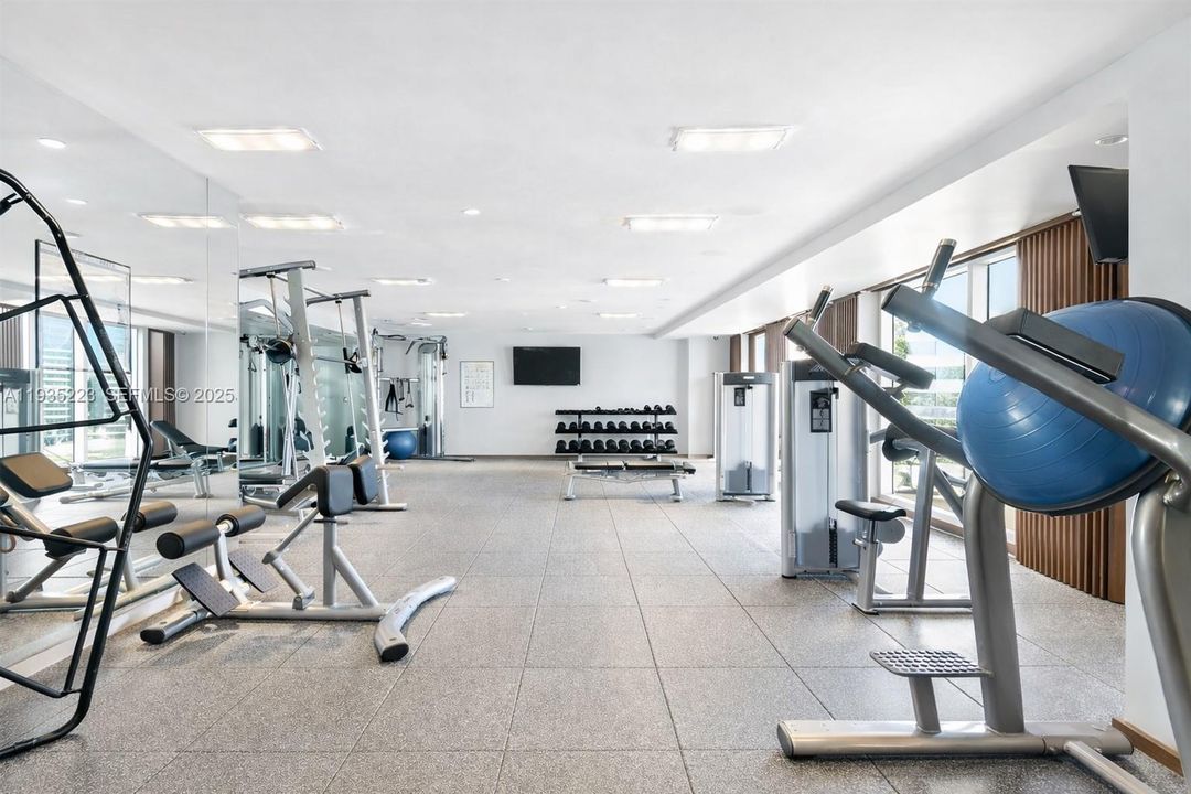 For Rent: $4,495 (2 beds, 2 baths, 1105 Square Feet)