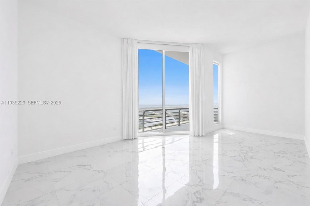 For Rent: $4,495 (2 beds, 2 baths, 1105 Square Feet)