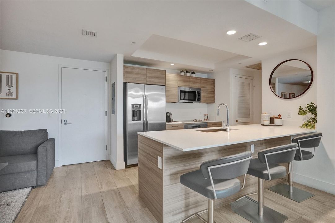 На продажу: $850,000 (2 спален, 2 ванн, 1045 Квадратных фут)