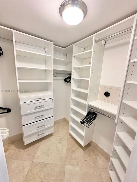 В аренду: $4,900 (3 спален, 2 ванн, 1447 Квадратных фут)