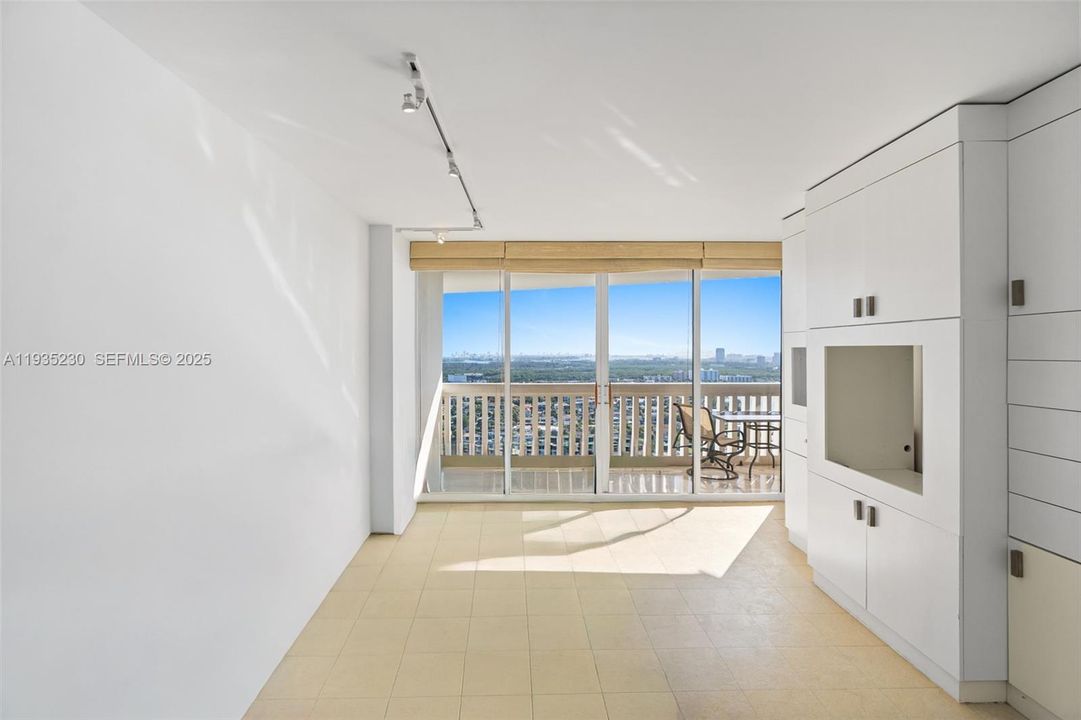 待售: $699,000 (3 贝兹, 2 浴室, 1900 平方英尺)