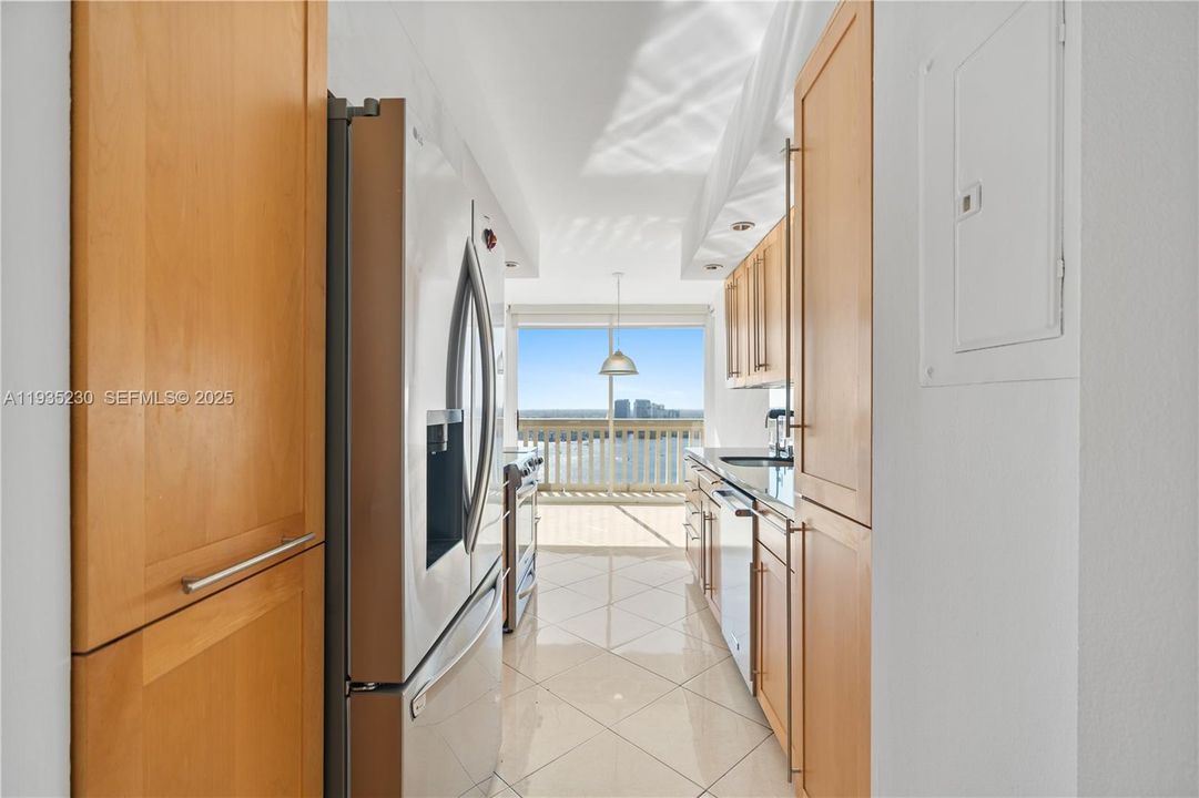 待售: $699,000 (3 贝兹, 2 浴室, 1900 平方英尺)