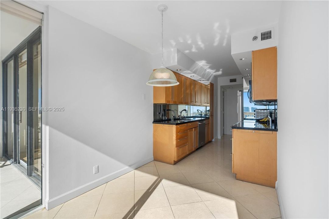 待售: $699,000 (3 贝兹, 2 浴室, 1900 平方英尺)