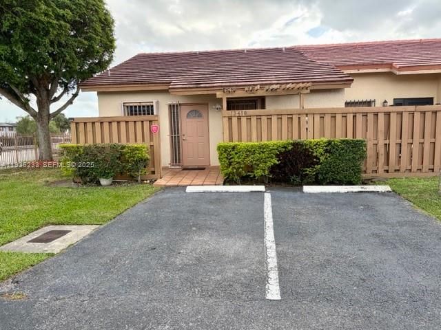 出租: $2,700 (2 贝兹, 2 浴室, 1124 平方英尺)