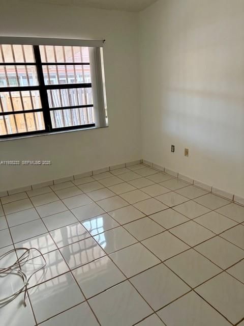 出租: $2,700 (2 贝兹, 2 浴室, 1124 平方英尺)