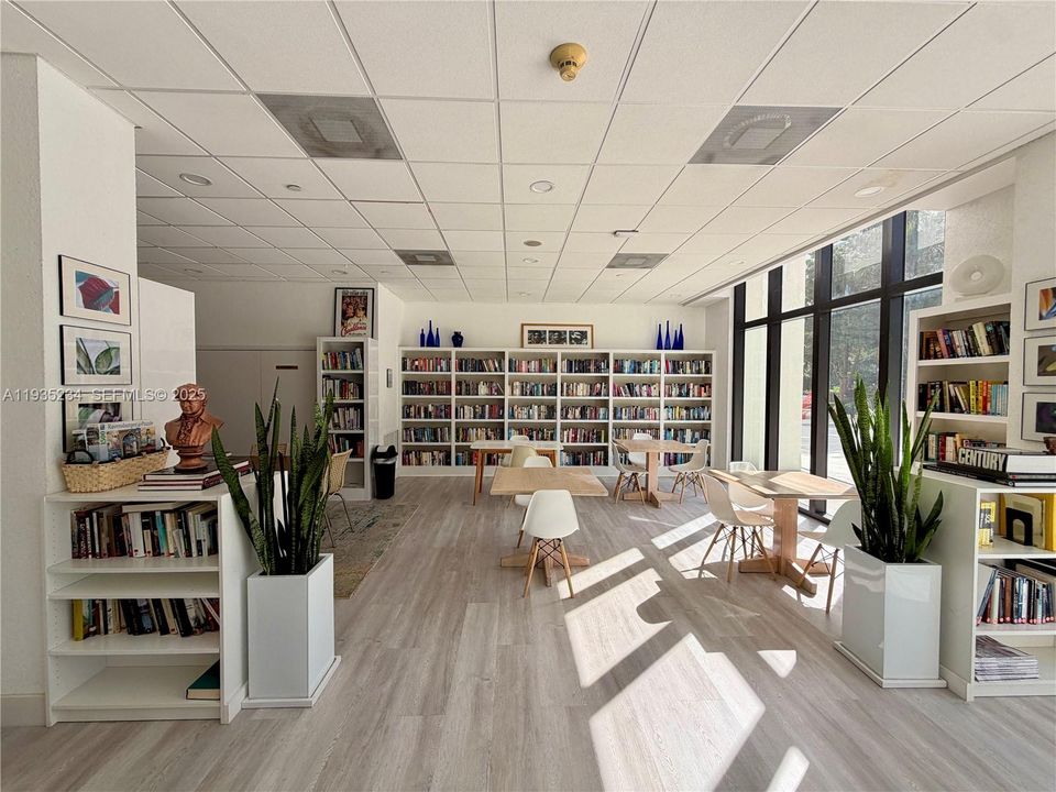 For Rent: $3,500 (2 beds, 2 baths, 1030 Square Feet)