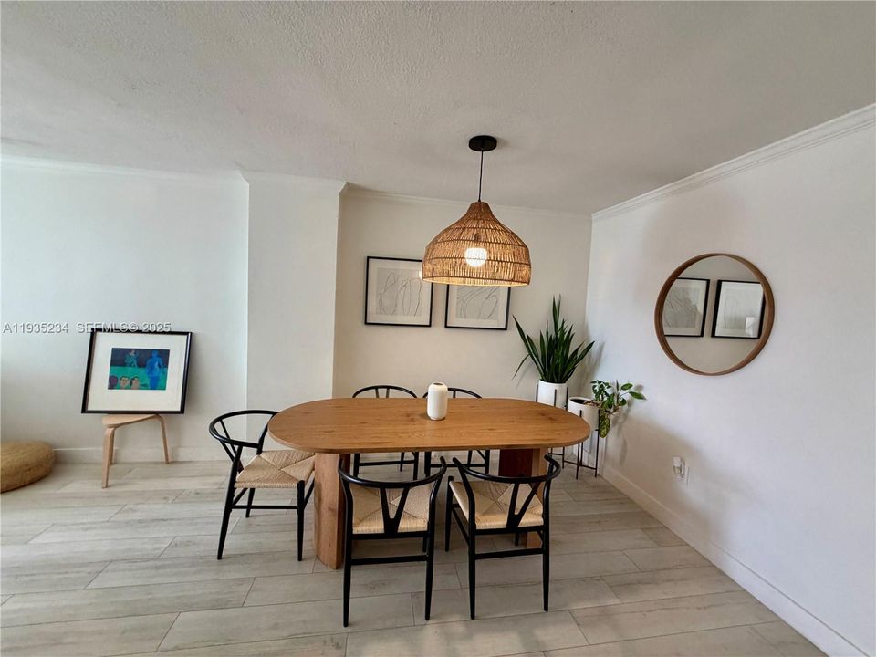 For Rent: $3,500 (2 beds, 2 baths, 1030 Square Feet)