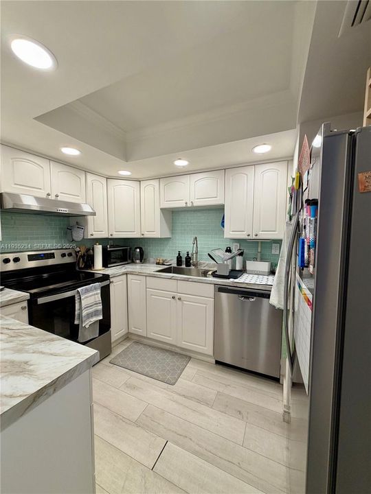 For Rent: $3,500 (2 beds, 2 baths, 1030 Square Feet)