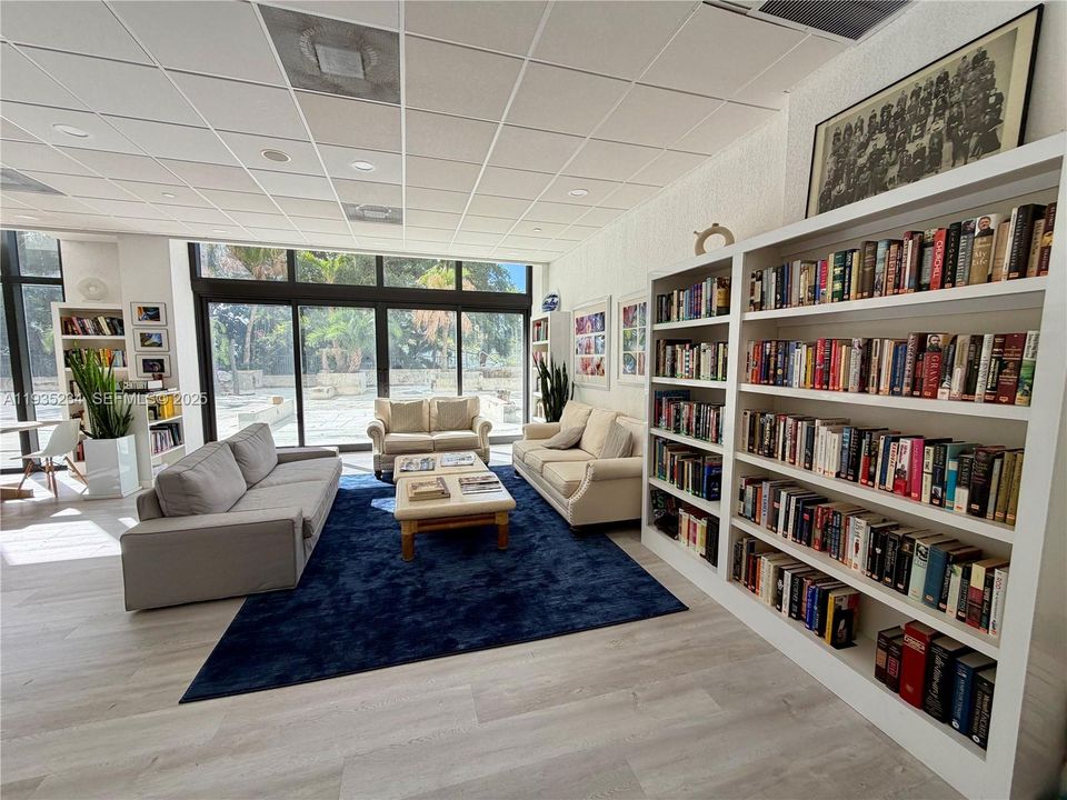 For Rent: $3,500 (2 beds, 2 baths, 1030 Square Feet)