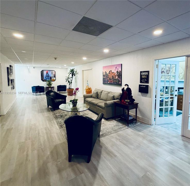 For Rent: $3,500 (2 beds, 2 baths, 1030 Square Feet)