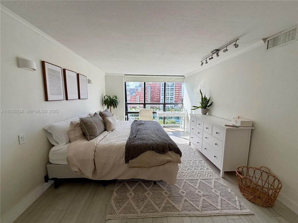 For Rent: $3,500 (2 beds, 2 baths, 1030 Square Feet)