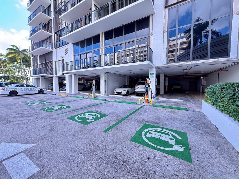 For Rent: $3,500 (2 beds, 2 baths, 1030 Square Feet)