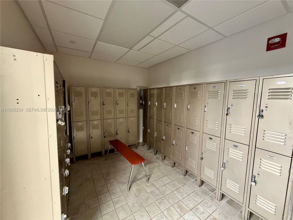 For Rent: $3,500 (2 beds, 2 baths, 1030 Square Feet)