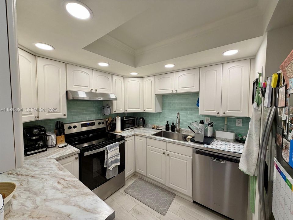 For Rent: $3,500 (2 beds, 2 baths, 1030 Square Feet)