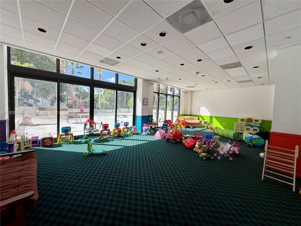 For Rent: $3,500 (2 beds, 2 baths, 1030 Square Feet)