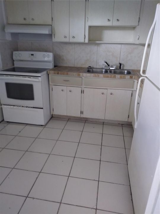 For Rent: $2,000 (2 beds, 1 baths, 765 Square Feet)