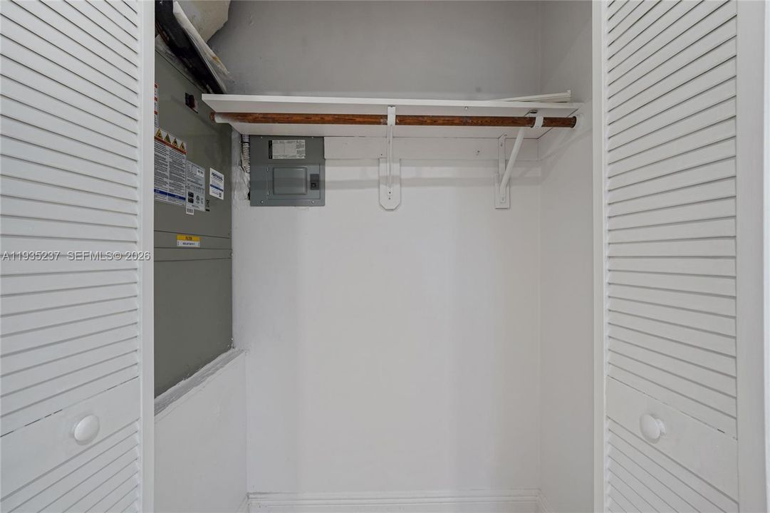 For Sale: $499,000 (3 beds, 2 baths, 1384 Square Feet)