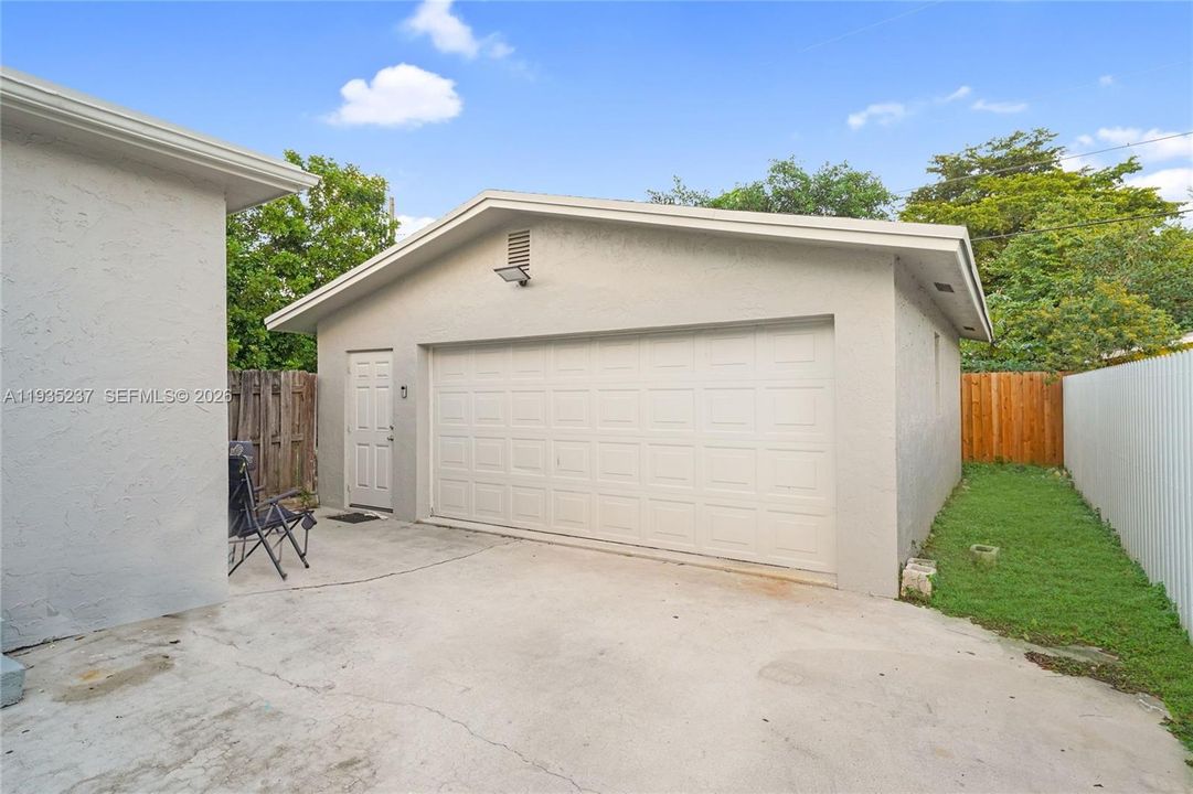 For Sale: $499,000 (3 beds, 2 baths, 1384 Square Feet)