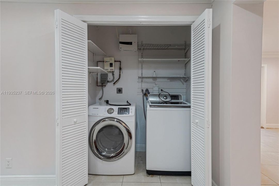 For Sale: $499,000 (3 beds, 2 baths, 1384 Square Feet)