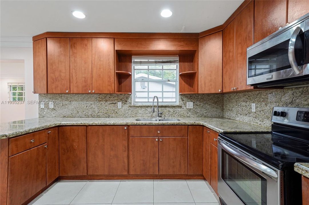 For Sale: $499,000 (3 beds, 2 baths, 1384 Square Feet)