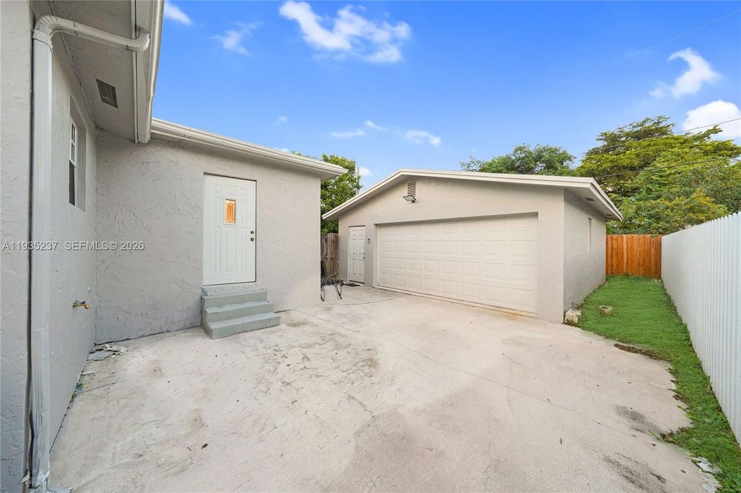 For Sale: $499,000 (3 beds, 2 baths, 1384 Square Feet)